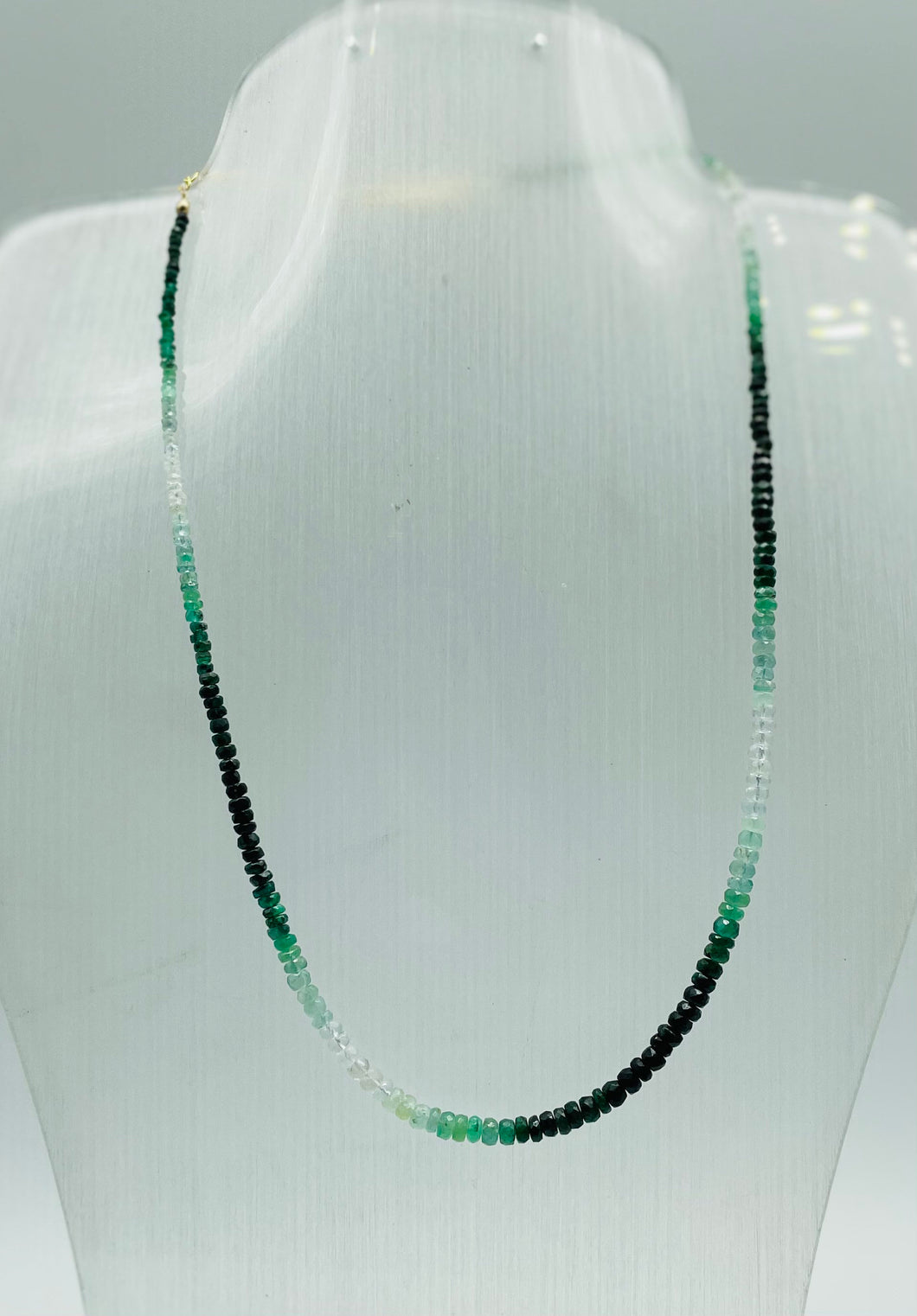 stone beads necklace,emerald necklace,bead necklace,gem stone necklace,silver necklace,emerald shaded necklace,cut stone necklace