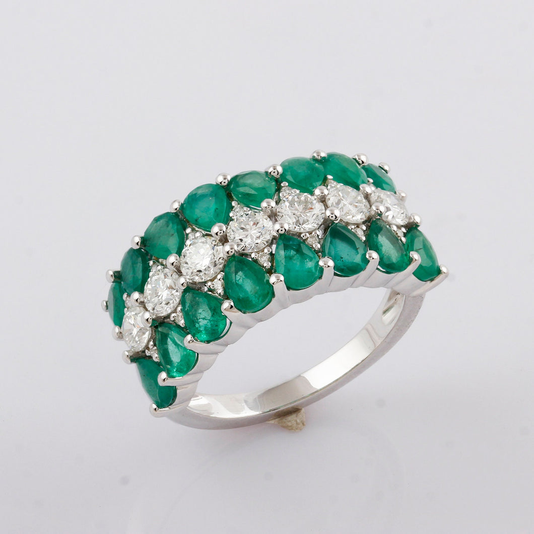 18K Gold ring,emerald ring,Diamond ring ,18K gold ring with emerald,gold ring,18k emerald ring,emerald jewellery,stone ring,18k diamond ring
